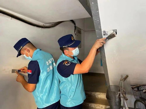 黨旗飄揚映初心 消毒清源護安康——特勤大隊深入社區開展衛生清掃消毒志愿服務黨日活動